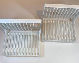 2 Pieces of plasic folding racks - 8 wide