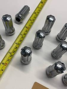 Set of 14 2 lug nuts - security- key included