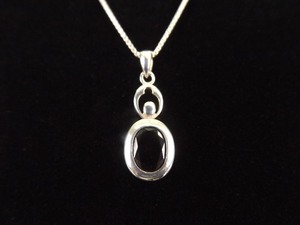 .925 Sterling Silver Oval Cut Garnet Pendant Necklace