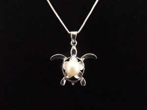 .925 Sterling Silver Cultured Pearl Turtle Pendant Necklace