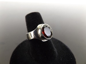 .925 Sterling Silver Oval Cut Garnet Ring Size 7.25