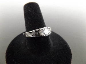 .925 Sterling Silver Crystal Solitaire with Cross Accented Shoulders Ring Size 9