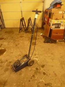 NAPA Pneumatic Floor Jack