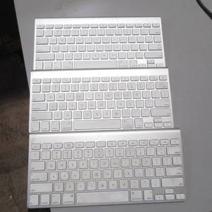 lot 6 image: Lot of 3 Apple Wireless Keyboards