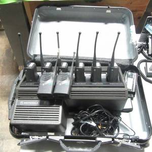 lot 45 image: MOTOROLA High End Communication System with Charging unit, headset, traveling case