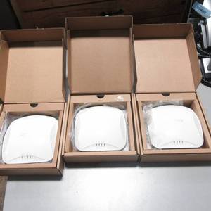 lot 55 image: Lot of 3 Aruba Wireless access points AP-205