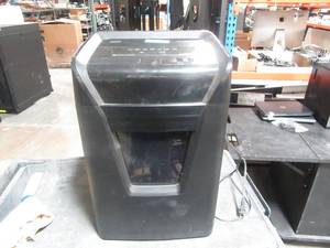 lot 89 image: Staples Document Shredder
