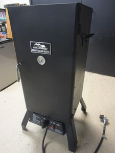 lot 702 image: MASTER BUILT SPORTSMAN ELITE PROPANE SMOKER