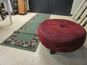 lot 710 image: HOME GOODS OTTOMAN AND SHAW DECORATIVE RUG