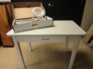 lot 711 image: WOOD TABLE AND DECTRO INTERNATIONAL MAGNIFYING LAMP