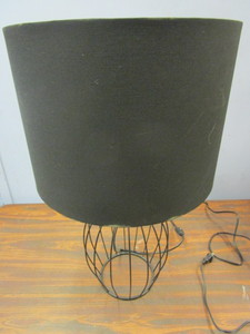 lot 739 image: TABLE LAMP, WITH DECORATIVE WIRE BASE