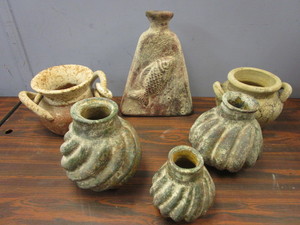 lot 744 image: MEXICAN POTTERY