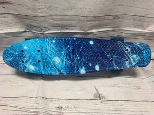 lot 11 image: Rimable Complete 22 Galaxy Skateboard