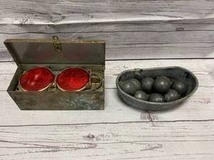 lot 22 image: Lot of 9 One Pound Weights & Rotunda Flares
