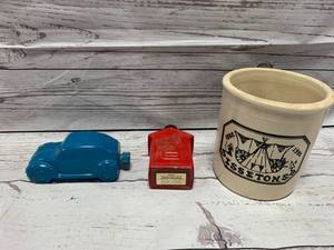lot 23 image: 1960s Avon, Robinson Ransbottom Pottery Sisseton South Dakota