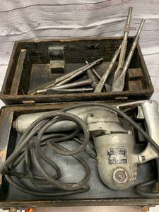 lot 32 image: Black & Decker 34 Hammer Drill w Lots of Chisels