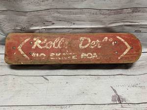 lot 33 image: Vintage Roller Derby #10 1960s Skateboard