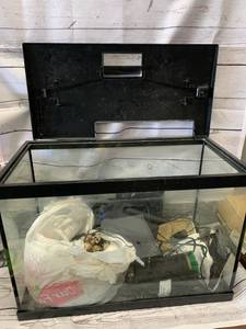 lot 36 image: 20 Gallon Aquarium with Lots of Extras
