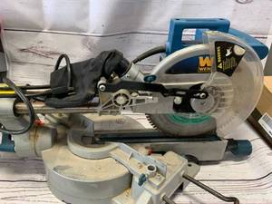 lot 44 image: WEN 10 Sliding Compound Miter Saw (works well)