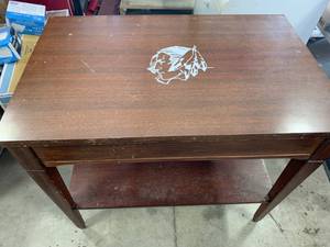 lot 51 image: Sioux End Table