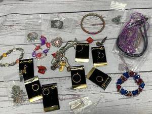 lot 57 image: Vintage Jewelry Lot #2