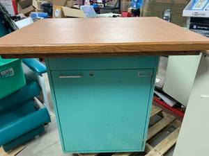 lot 82 image: Heavy Gauge Table Cabinet