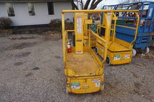 lot 14 image: Upright Brand Model TM12 Electric Lift