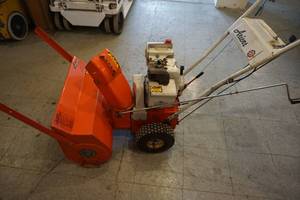 lot 44 image: Ariens Snow Blower