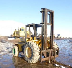 lot 19 image: Lift King Model 6M42 Rough Terrain Fork Lift