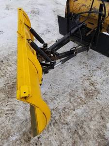 lot 55 image: Universal Mount Bobcat Skid Loader Skid Steer 6 Snow Plow Attachment