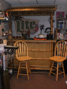 lot 30 image: Complete Tiki Bar with 2 Bar Stools