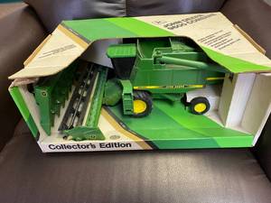 lot 6 image: John Deere 9600 Toy Combine