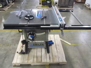 lot 34 image: DELTA 10-in Carbide-tipped Table Saw 36-725