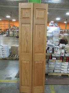 lot 203 image: ReliaBilt Red Oak 6-Panel Wood Oak Bifold Door (Common 24-in x 80-in Actual 24-in x 79-in) 80114 - Solid Core Some Small Scratches.