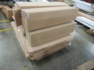 lot 206 image: MIXED PALLET OF MISCELLANEOUS KITCHEN CABINET PANELS