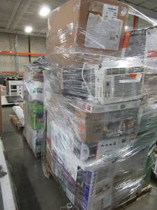 lot 228 image: MIXED PALLET OF MISCELLANEOUS LAWN CARE ITEMS AND SMALL HOUSEWARES