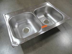 lot 232 image: Dayton 33-in x 22-in Satin Double-Basin Stainless Steel Drop-In 4-Hole Residential Kitchen Sink LWDB332274 - Slight Bent Corner.