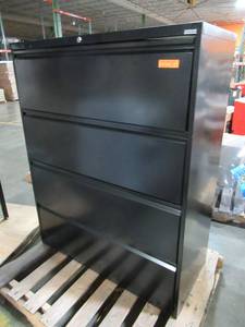 lot 287 image: Sandusky 800 Series 42 in. W 4-Drawer Full Pull Lateral File Cabinet in Black, LF8F424-09