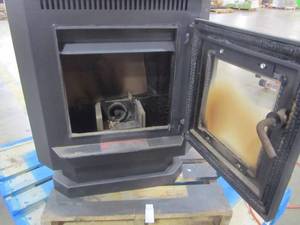 lot 120 image: Summers Heat 1,500-sq ft Pellet Stove 55-SHP10L