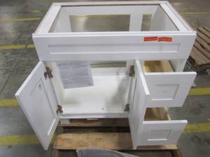 lot 133 image: Diamond FreshFit Palencia 36-in White Bathroom Vanity Cabinet 20R VSDB36