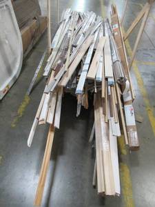 lot 290 image: MIXED PALLET OF MISCELLANEOUS TRIM AND MOULDING
