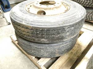 lot 4 image: (2) Bandag Retread High Speed Tires