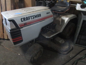 CRAFTSMAN 16HP LAWN TRACTOR WMOWER