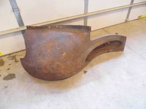 lot 6 image: Fender