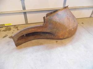 lot 8 image: Fender