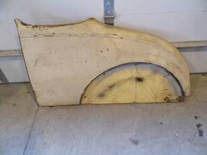 lot 12 image: Side Panel
