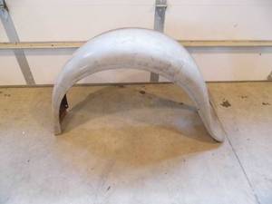 lot 18 image: Fender