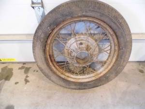lot 22 image: Tire w Rim