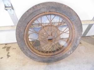 lot 23 image: Tire w Rim