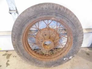 lot 24 image: Tire w Rim